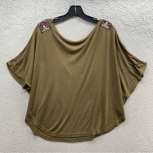 Disneyland Resort Parks Pirates Of The Caribbean Women’s M Batwing T-Shirt Top - Picture 9 of 11